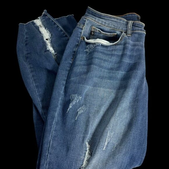 Judy Blue Upcycled Distressed Busted Knee Tapered Leg Raw Hem Crop Jeans Sz 16W - Picture 5 of 10